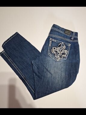 Love Indigo Dark Blue Straight Leg Capri Jeans with Embroidered Back Pocket